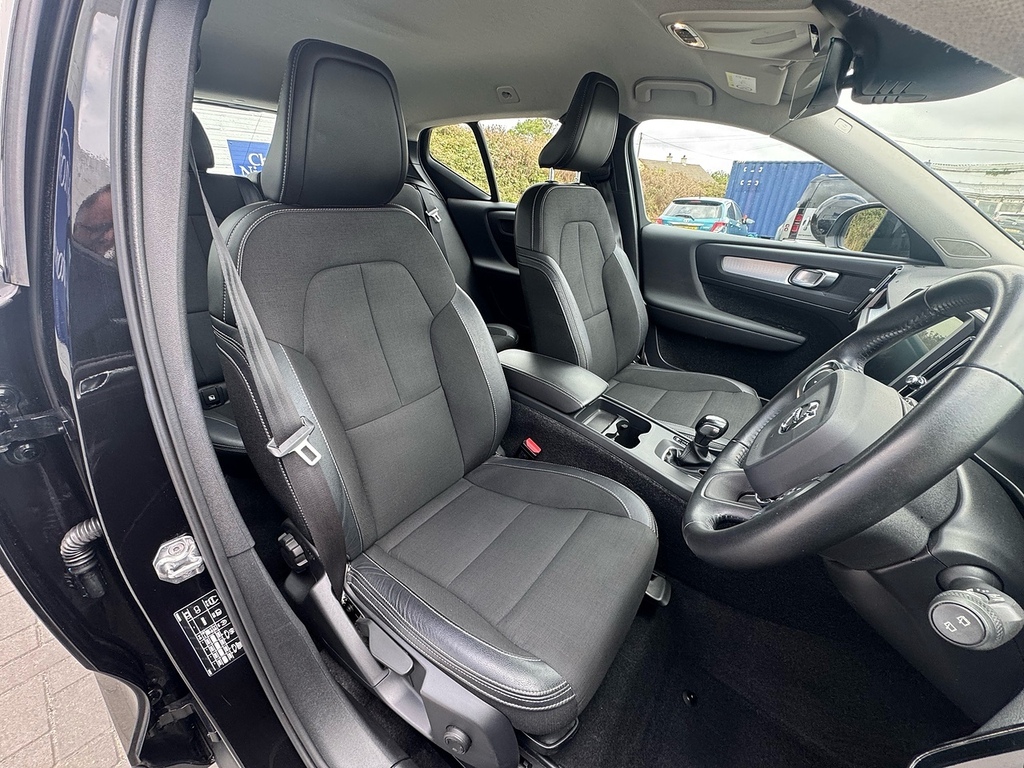 Volvo XC40 D3 Momentum CN68MWD Black #5