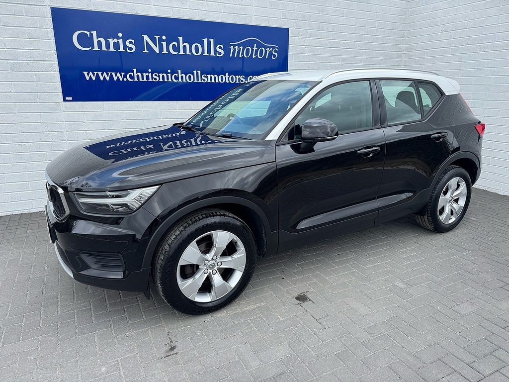 Volvo XC40 D3 Momentum CN68MWD Black