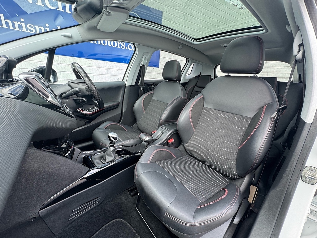 Peugeot 2008 Puretech Gt Line WK68XVS White #3