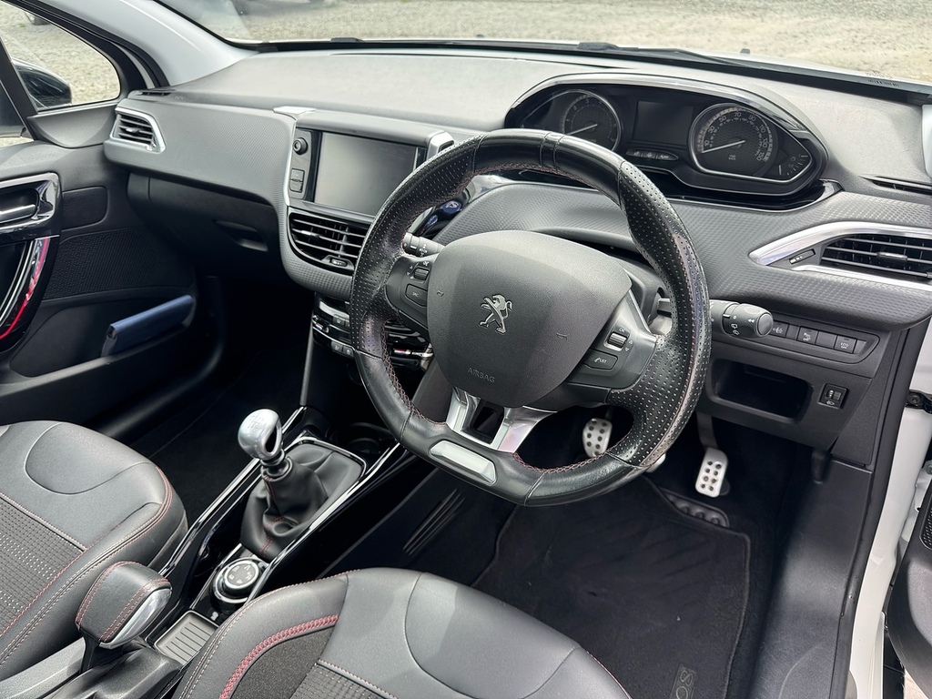 Peugeot 2008 Puretech Gt Line WK68XVS White #5