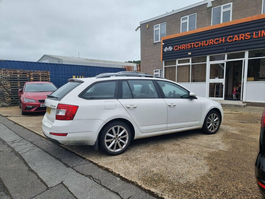 Skoda Octavia 1.6 Tdi Elegance Dsg Euro 5 Ss White #2