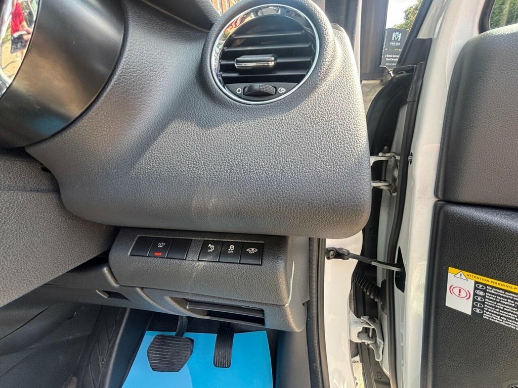 Peugeot 5008 Active Black #32