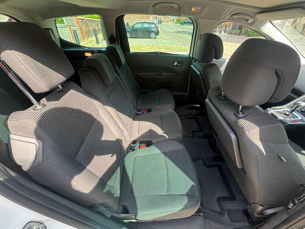 Peugeot 5008 Active Black #31