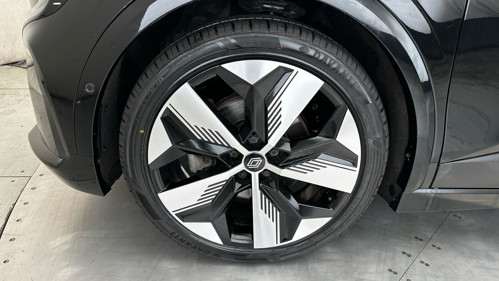 Renault Megane E-Tech Evolution White #25