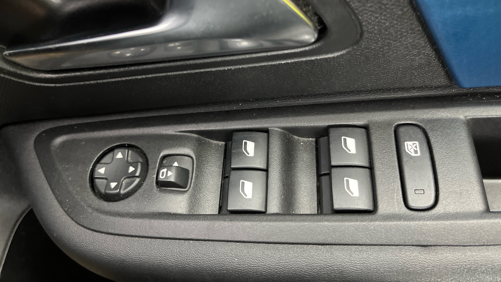 Citroen e-C4 Shine Black #12