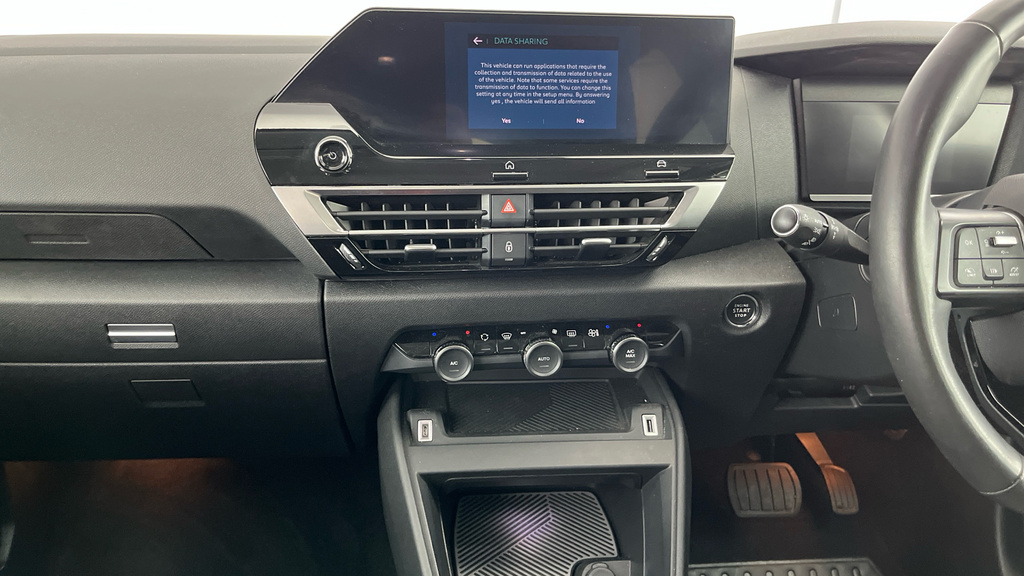 Citroen e-C4 Shine Black #22