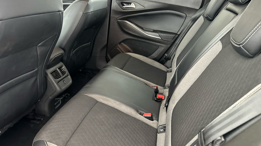 Vauxhall Grandland X Se White #20