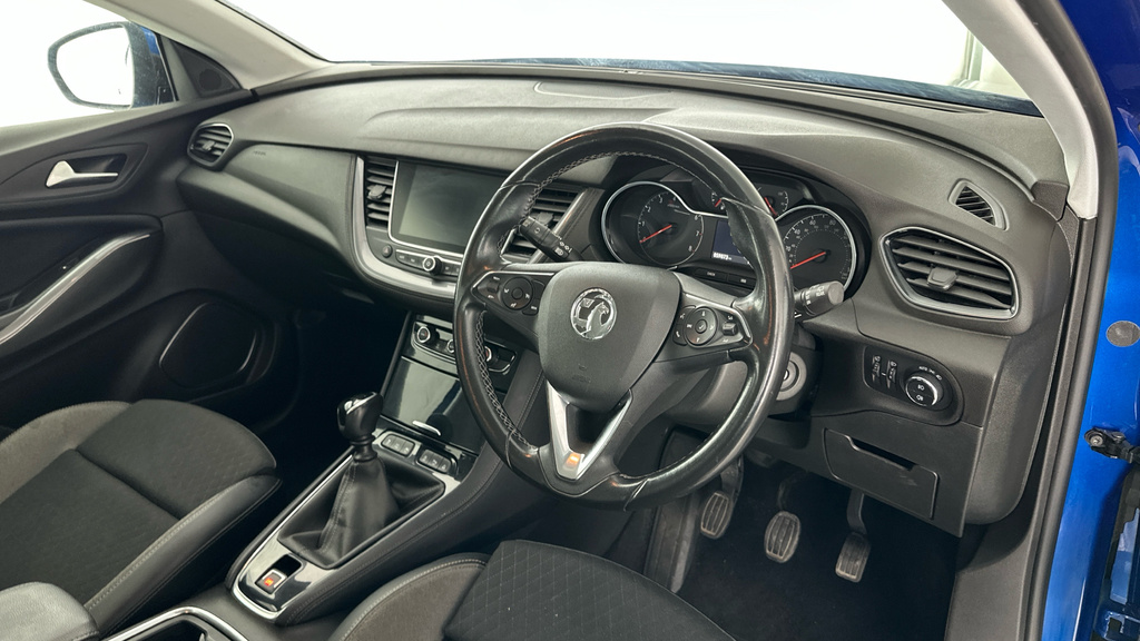Vauxhall Grandland X Se White #11