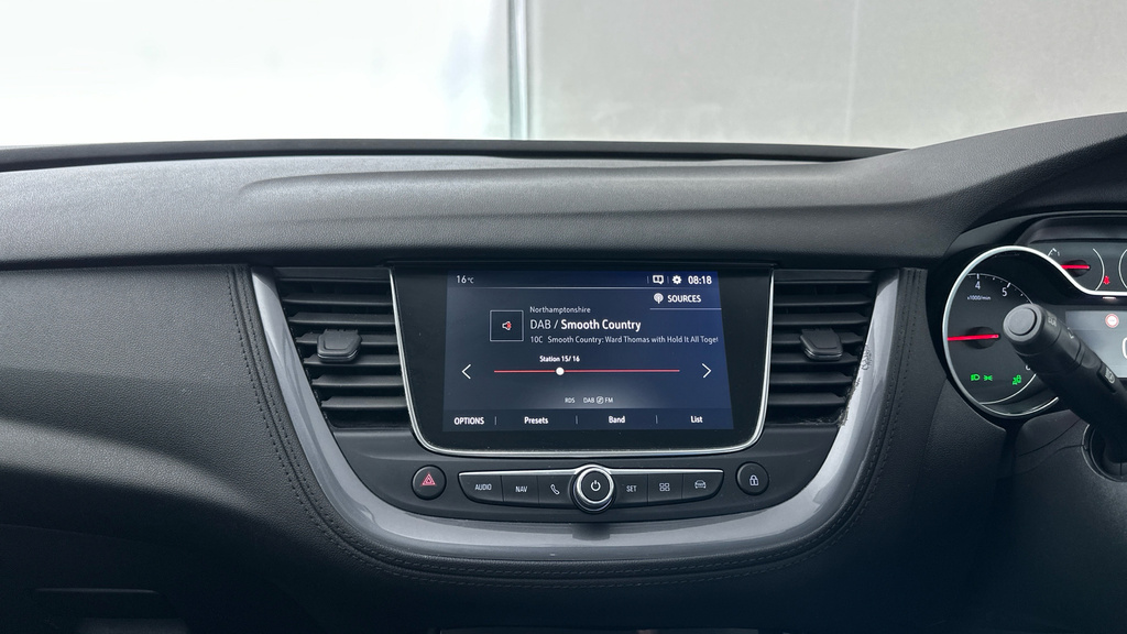 Vauxhall Grandland X Se White #16