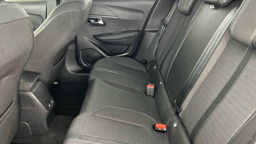 Peugeot 208 1.2 Puretech Allure Premium Eat Euro 6 S S Red #18
