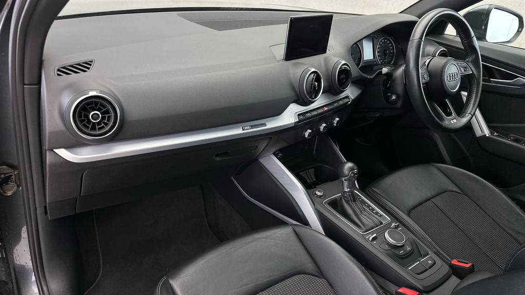 Audi Q2 Grey #11