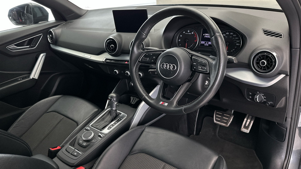 Audi Q2 Grey #10