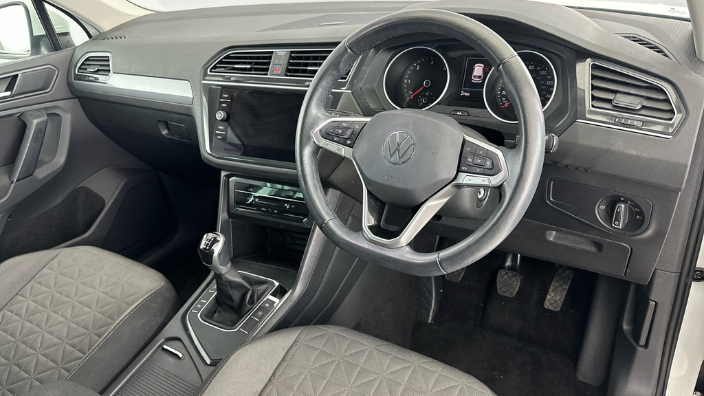 Volkswagen Tiguan 2022 Volkswagen Tiguan 1.5 Life Tsi Grey #9