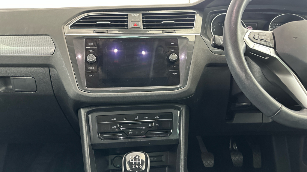 Volkswagen Tiguan 2022 Volkswagen Tiguan 1.5 Life Tsi Grey #22