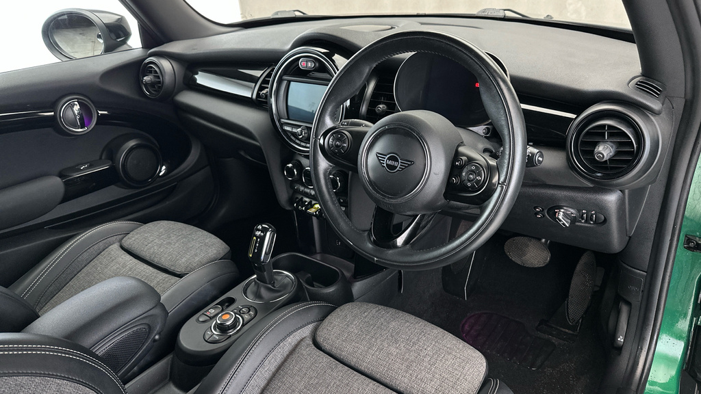 Mini Hatch 1.5 Cooper Classic Red #10