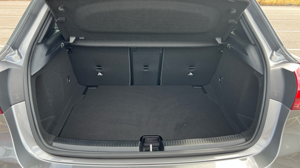 Mercedes-Benz A Class A180 Amg Line Executive Black #21