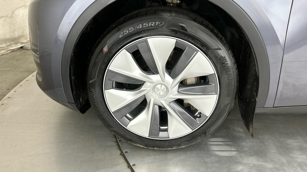 Tesla Model Y Long Range Awd Red #24