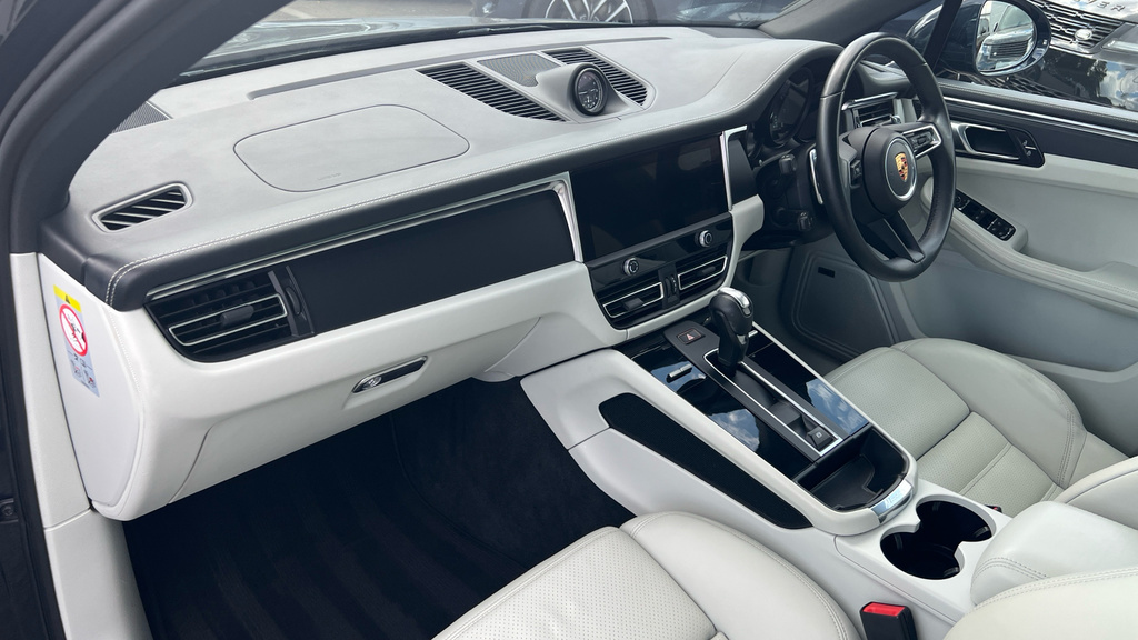 Porsche Macan Automatic  #18