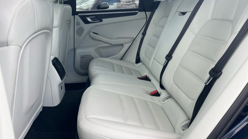 Porsche Macan Automatic  #27