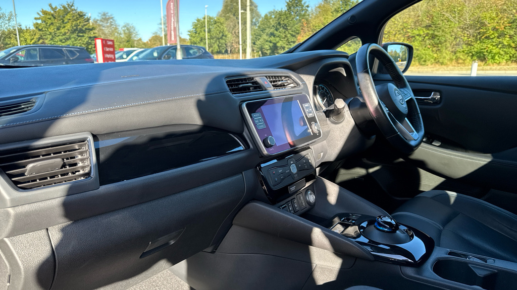 Nissan Leaf 110Kw N-connecta 39Kwh Black #10