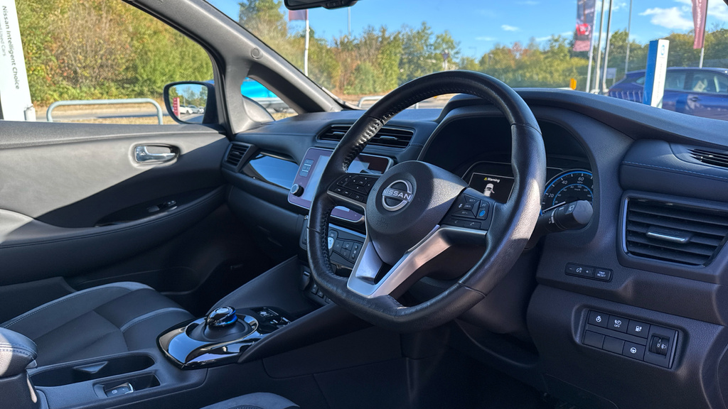 Nissan Leaf 110Kw N-connecta 39Kwh Black #9