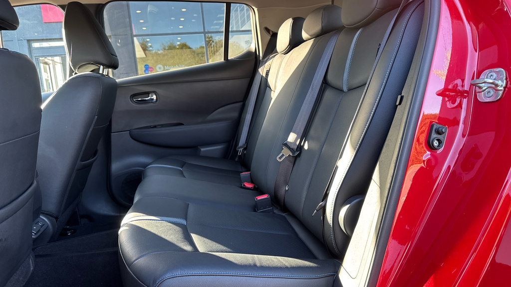 Nissan Leaf 110Kw N-connecta 39Kwh Black #14