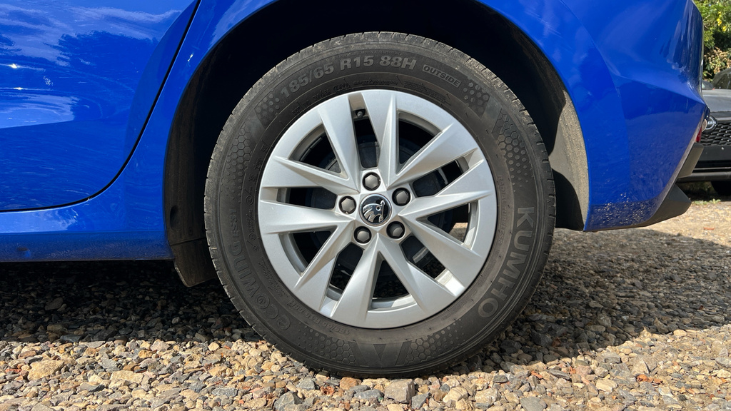 Skoda Fabia 1.0 Mpi 80 Colour Edition Blue #18