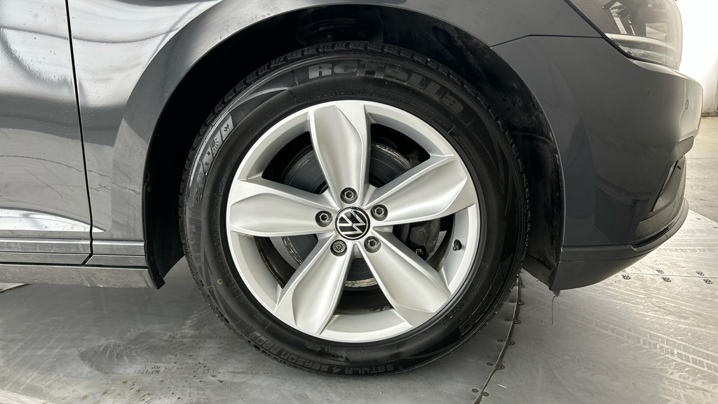 Volkswagen Passat Se Blue #27