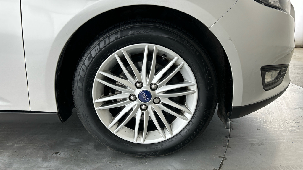 Ford Focus Ecoblue Titanium #24