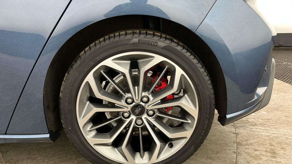Ford Focus Active Edition Red #26