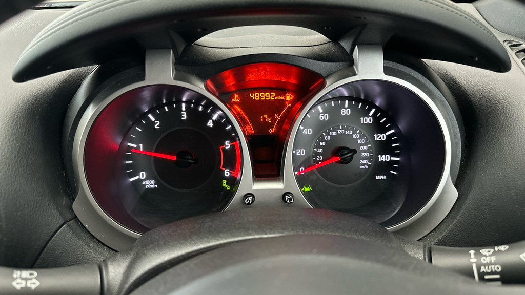 Nissan Juke Juke Visia Red #18