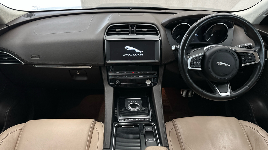 Jaguar F-Pace Diesel #17