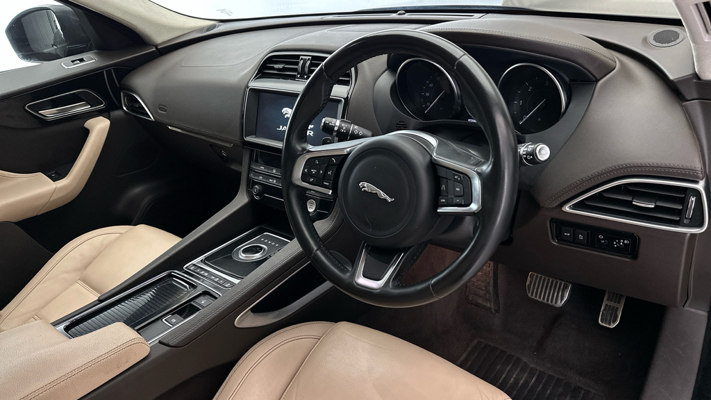Jaguar F-Pace Diesel #13