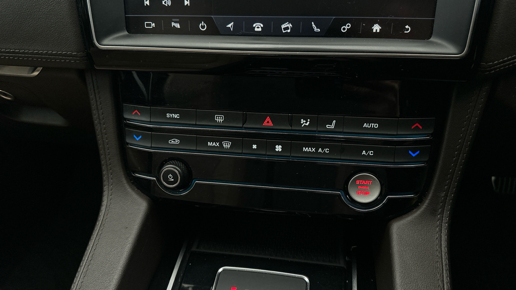 Jaguar F-Pace Diesel #20