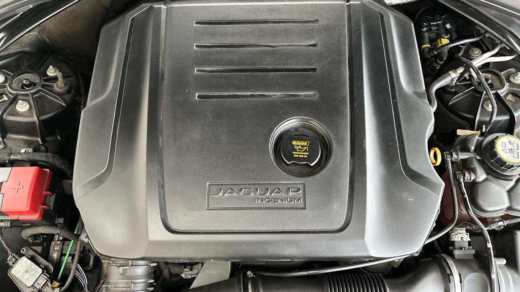 Jaguar F-Pace Diesel #25