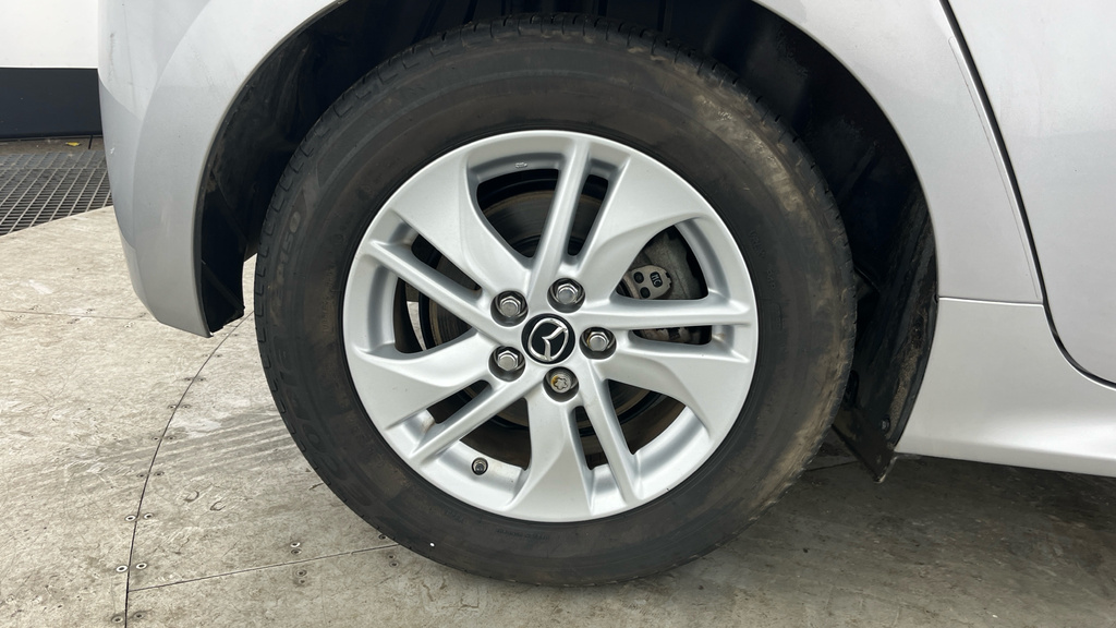Mazda 2 Se-l White #23