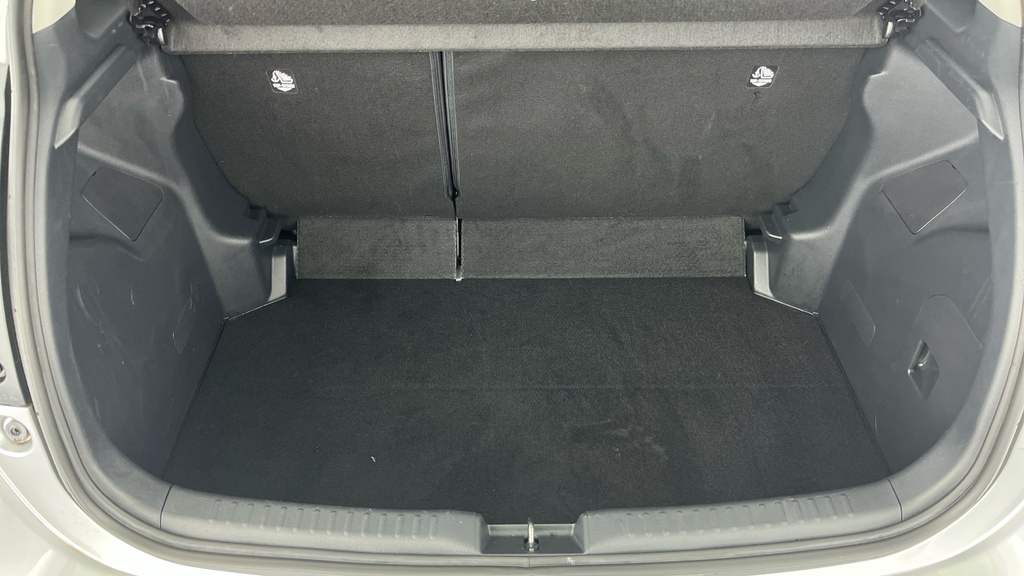 Mazda 2 Se-l White #20