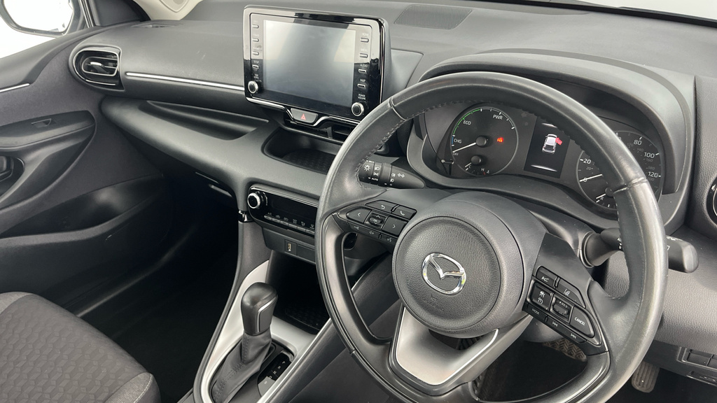 Mazda 2 Se-l White #9