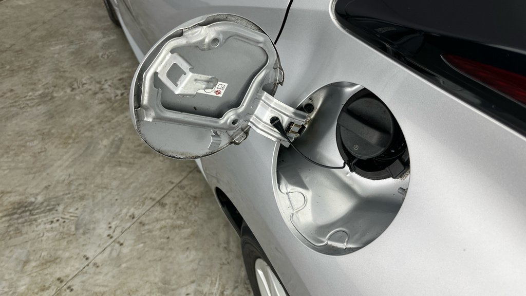Mazda 2 Se-l White #25