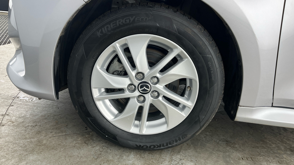 Mazda 2 Se-l White #21