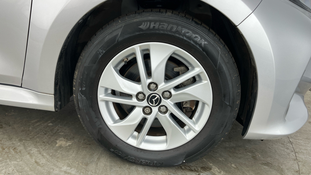 Mazda 2 Se-l White #24