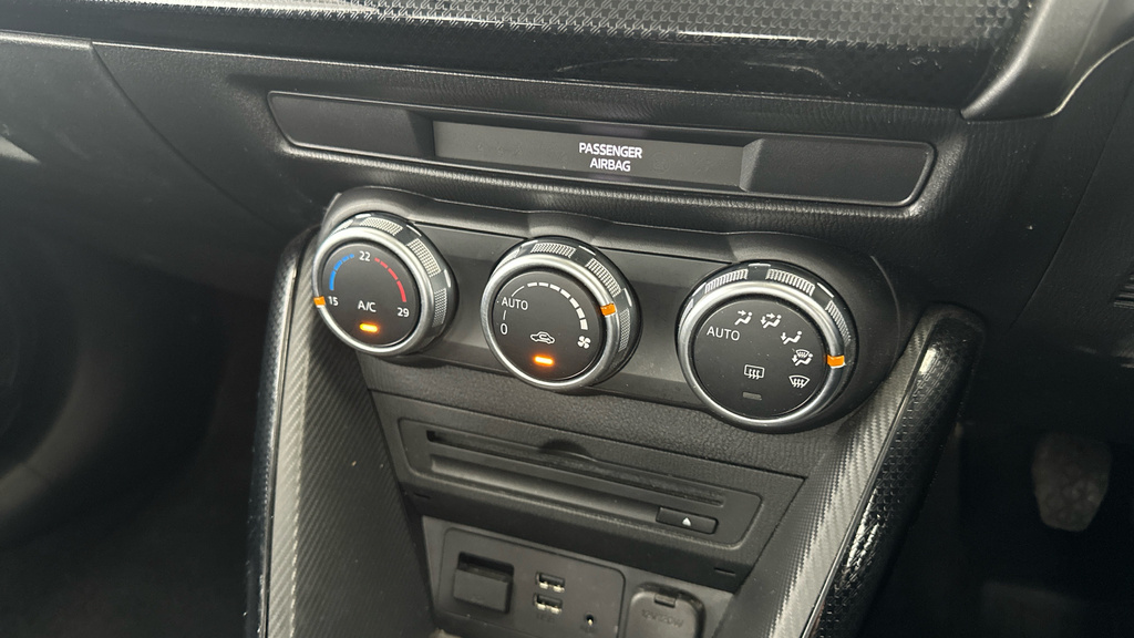 Mazda 2 2 Se-l White #11