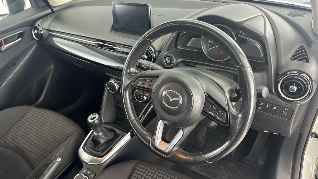 Mazda 2 2 Se-l White #9