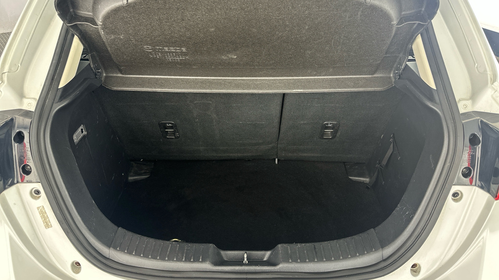 Mazda 2 2 Se-l White #26