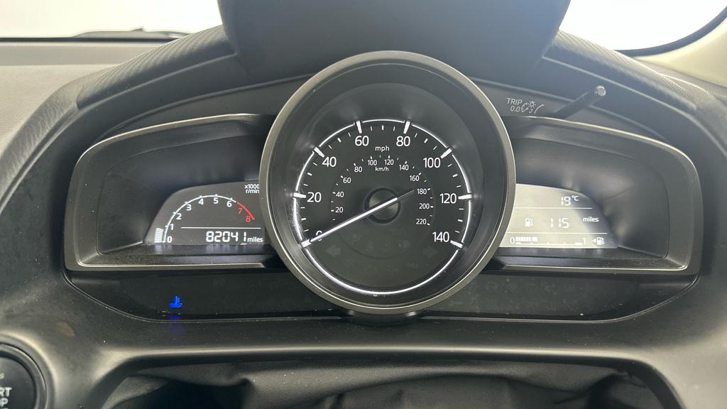 Mazda 2 2 Se-l White #24