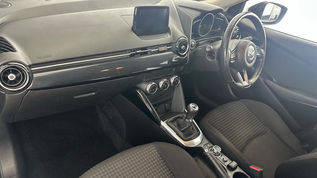 Mazda 2 2 Se-l White #14