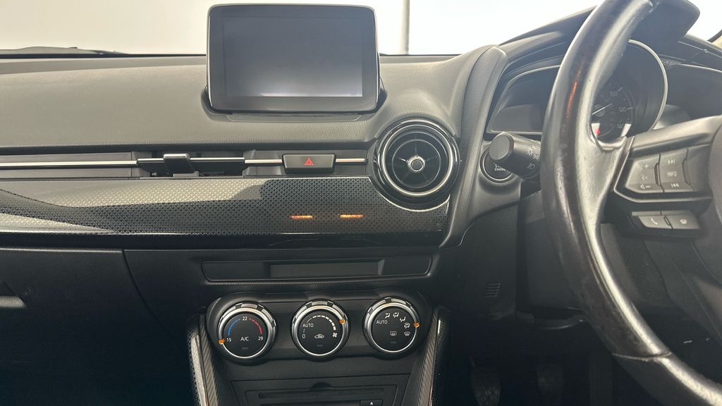 Mazda 2 2 Se-l White #23