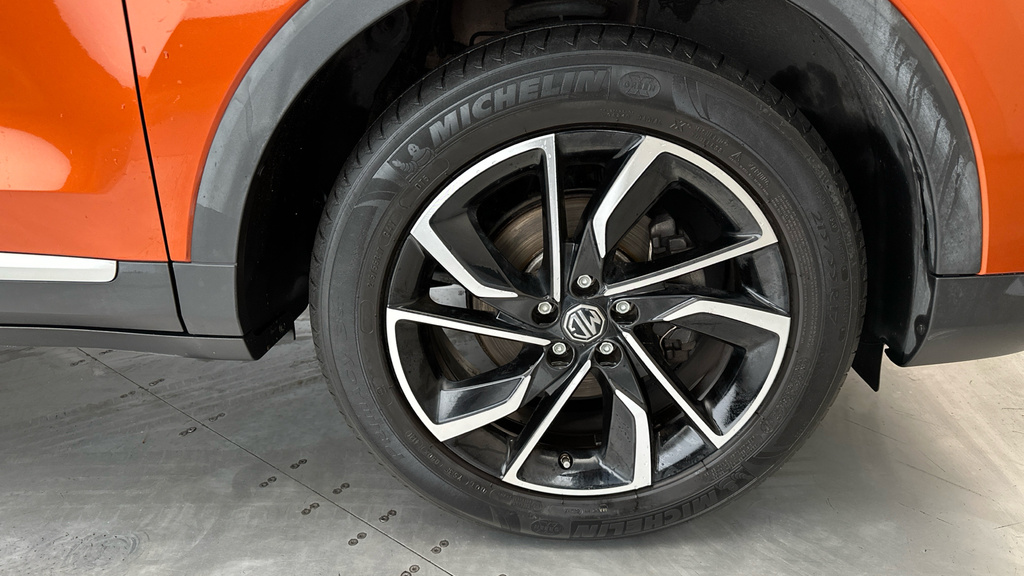 MG ZS Se Long Range Black #23