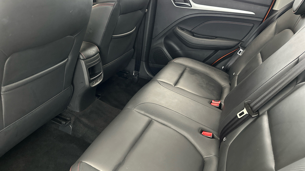 MG ZS Se Long Range Black #17