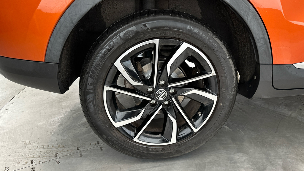 MG ZS Se Long Range Black #22